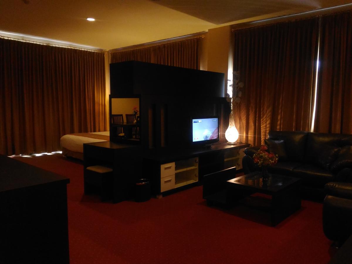 Grand Royal Taliwang Hotel Kültér fotó