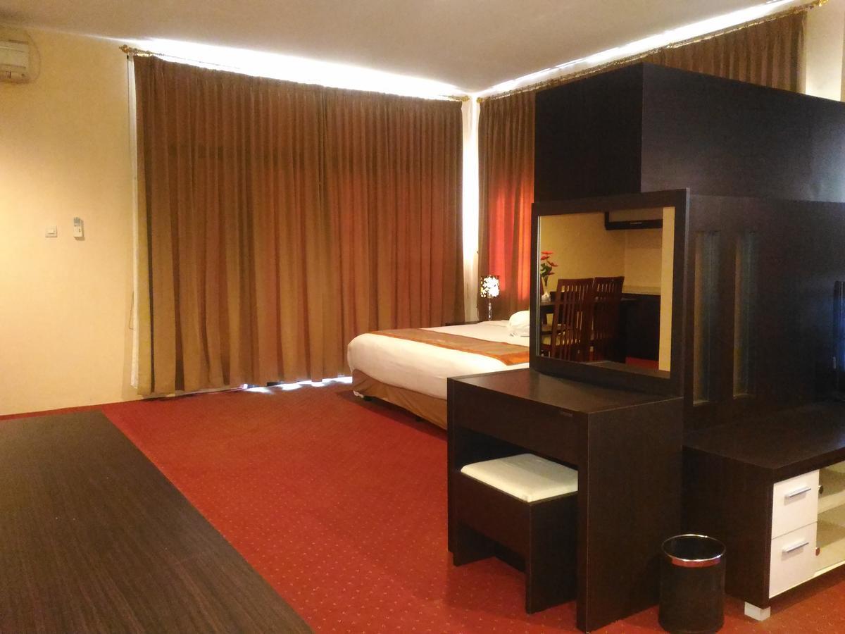 Grand Royal Taliwang Hotel Szoba fotó